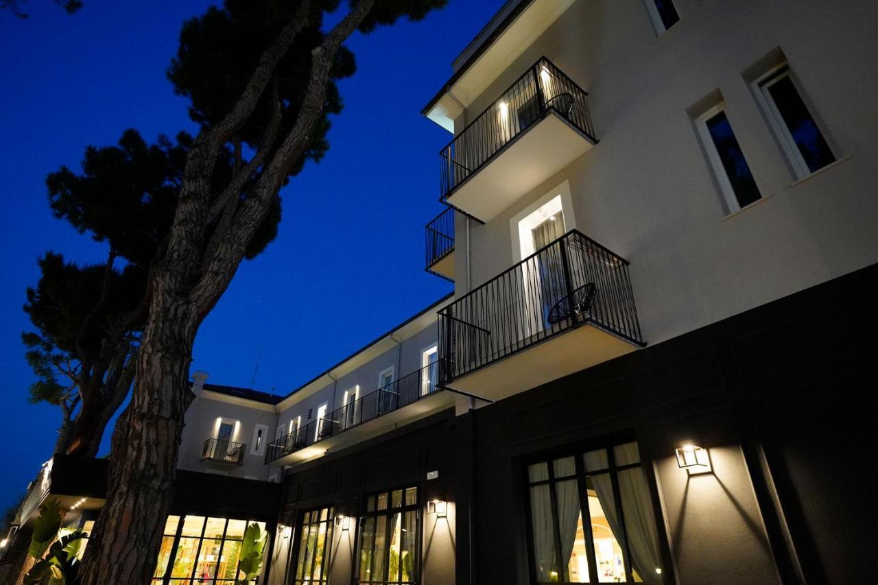 Hotel Vagabond Riccione Esterno foto